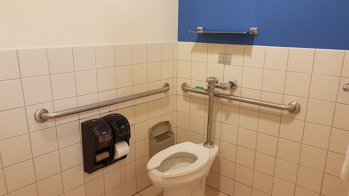 HI Chicago Hostel — photo 3