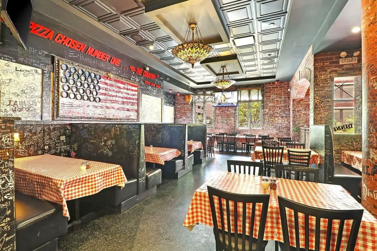 Gino's East — Magnificent Mile, Chicago