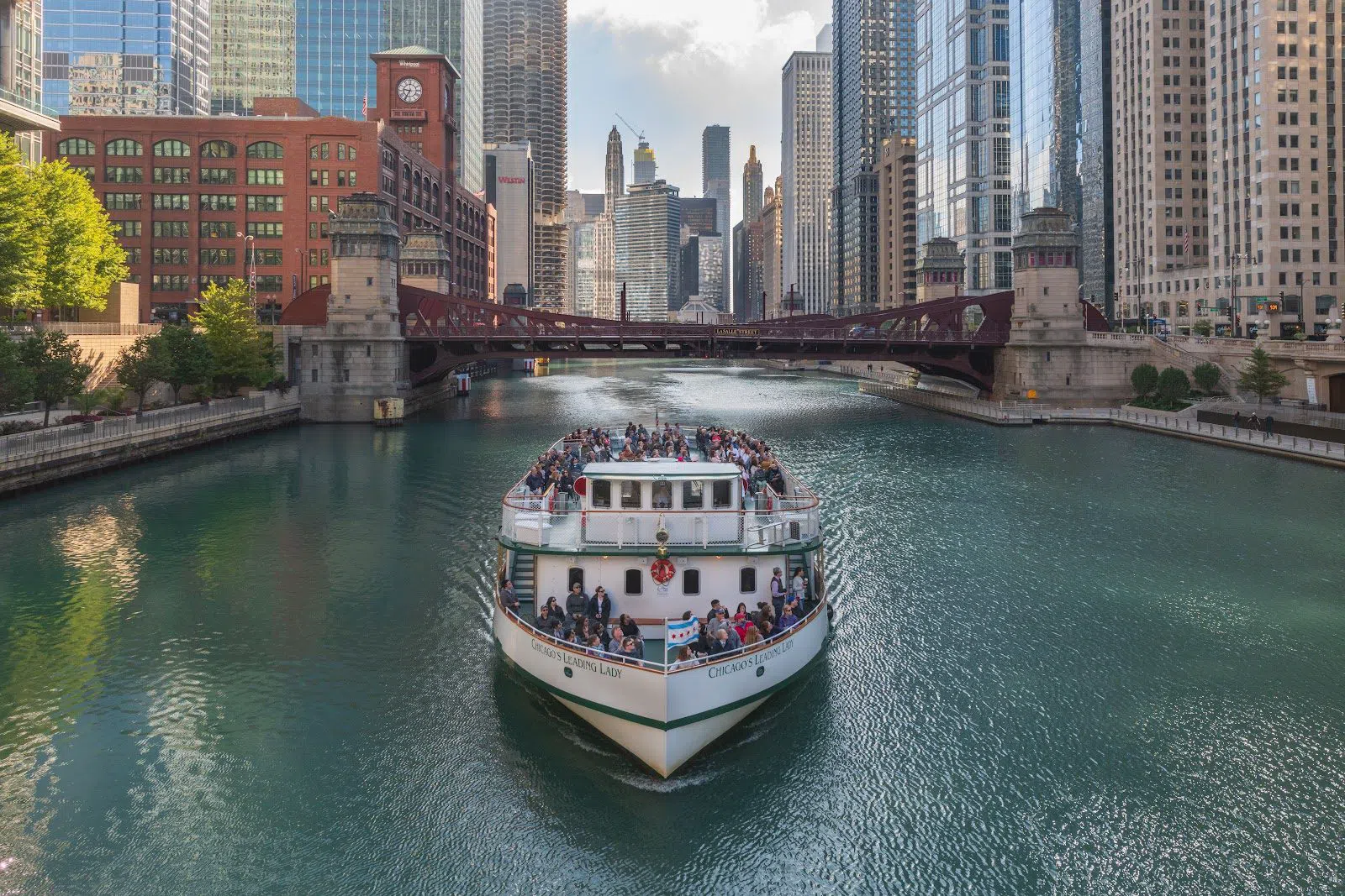 Chicago Architecture Center River Cruise aboard Chicago's First Lady, Chicago